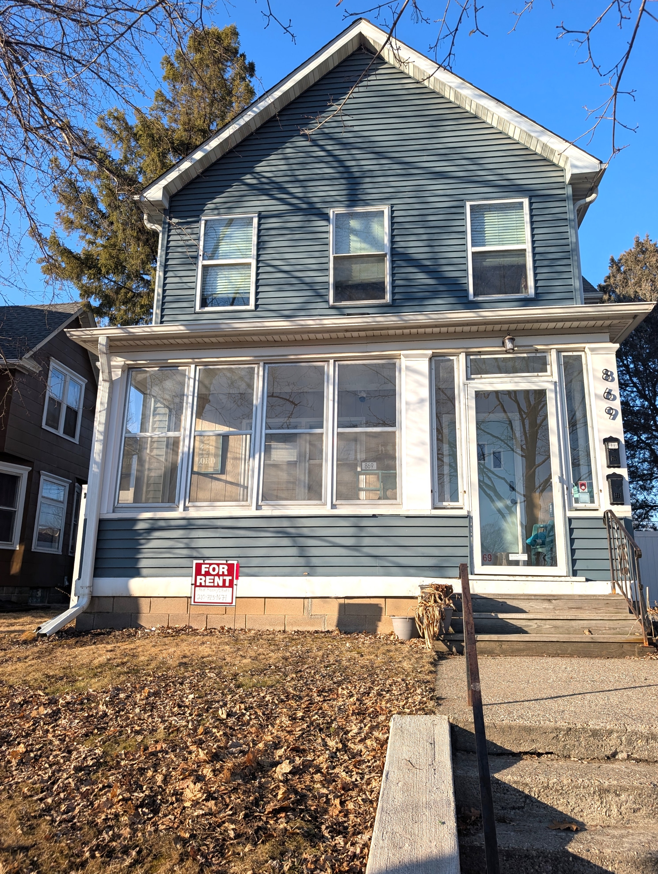 869 Geranium Avenue East - 1